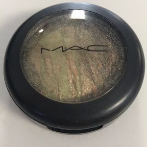 MAC Tectonic Mineralize eye shadow